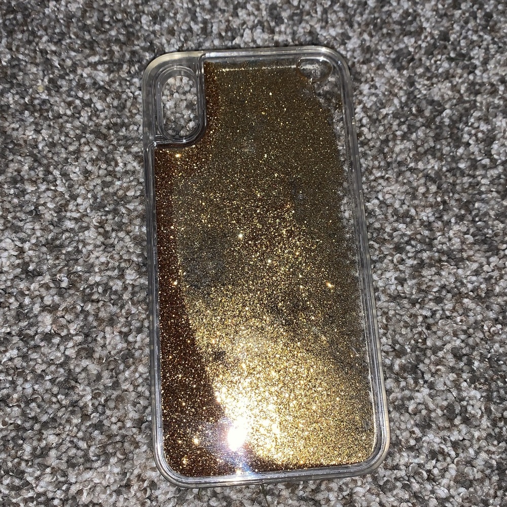 Phone case with glittery in it